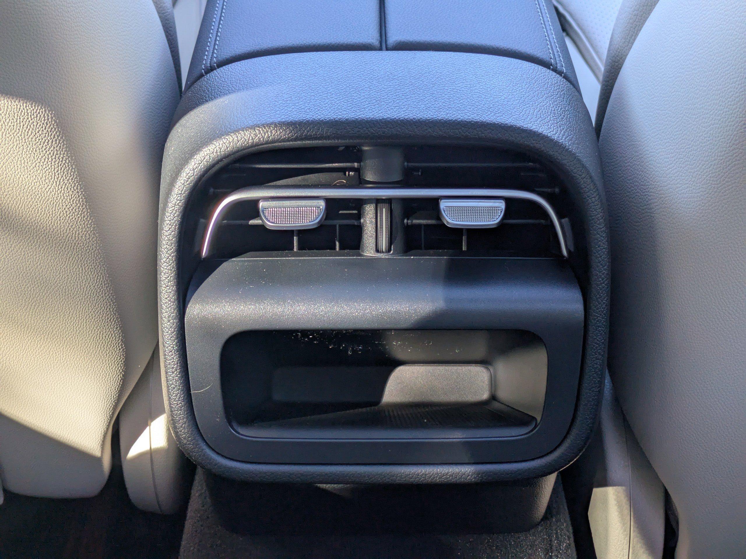 Mercedes-Benz Sedan E 350 With Navigation - Thumbnail 16