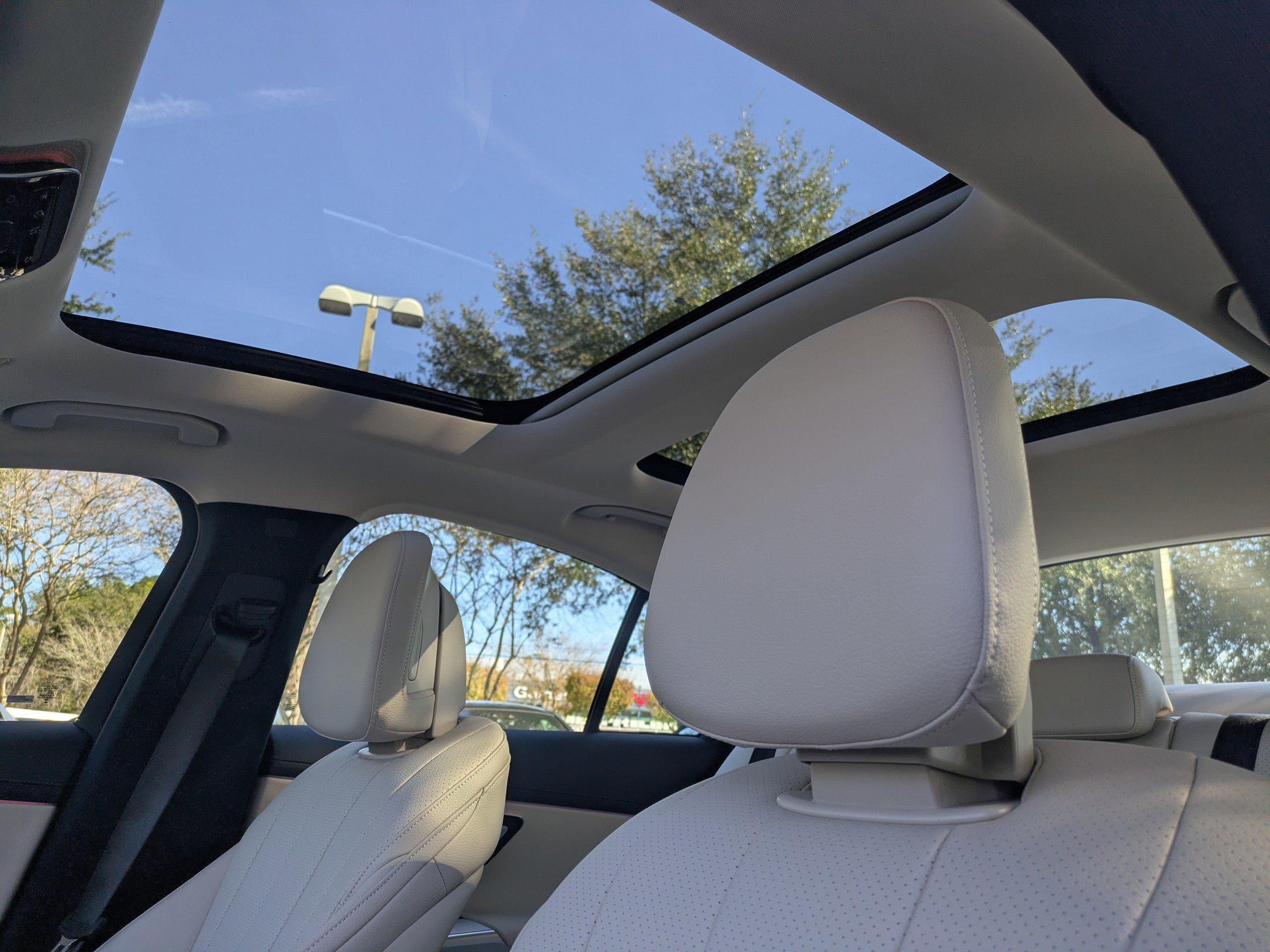 Mercedes-Benz Sedan E 350 With Navigation - Thumbnail 5