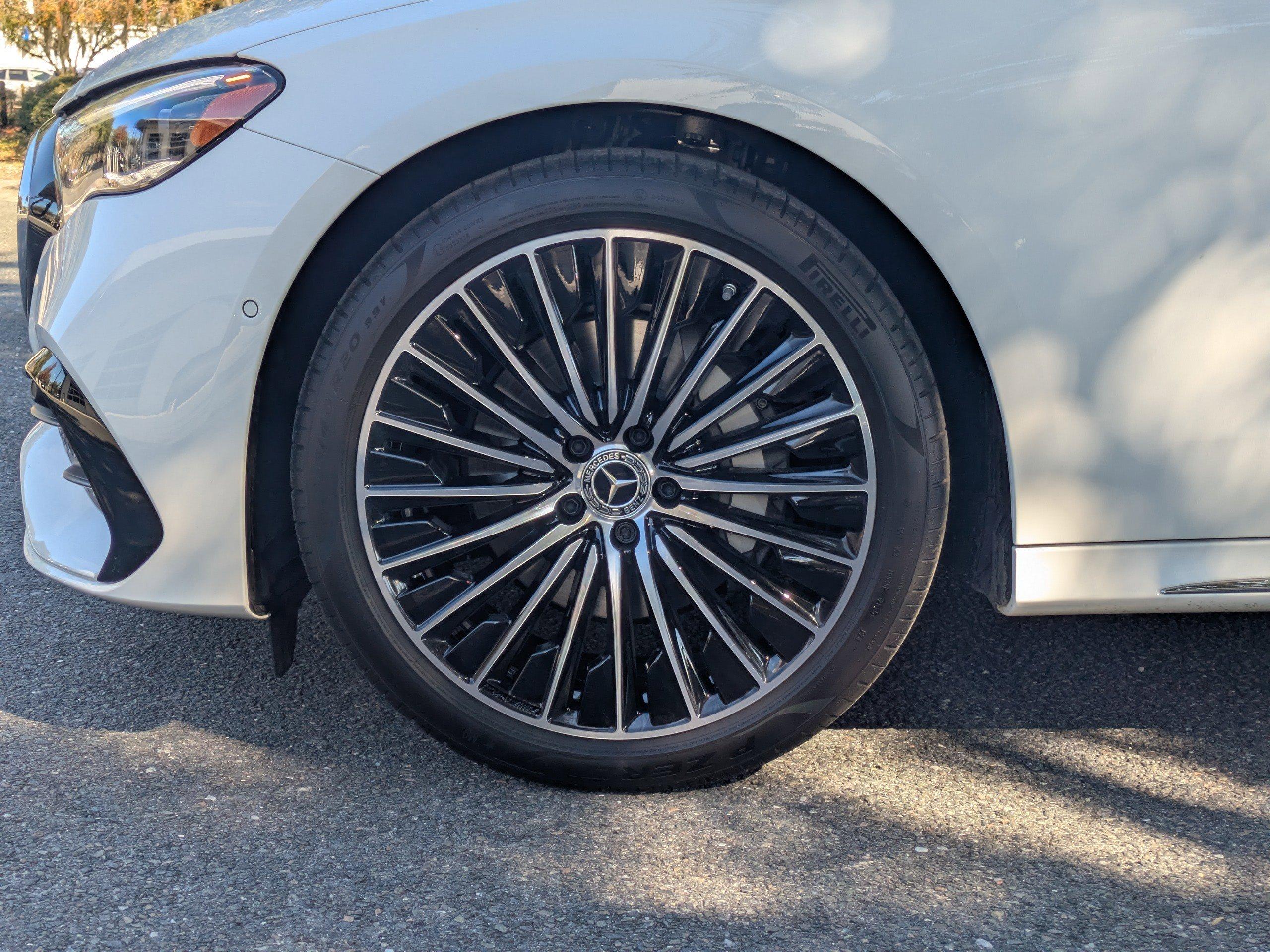 Mercedes-Benz Sedan E 350 With Navigation - Thumbnail 4