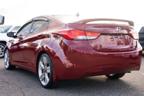 Hyundai Elantra Limited Sedan 4D - Thumbnail 4