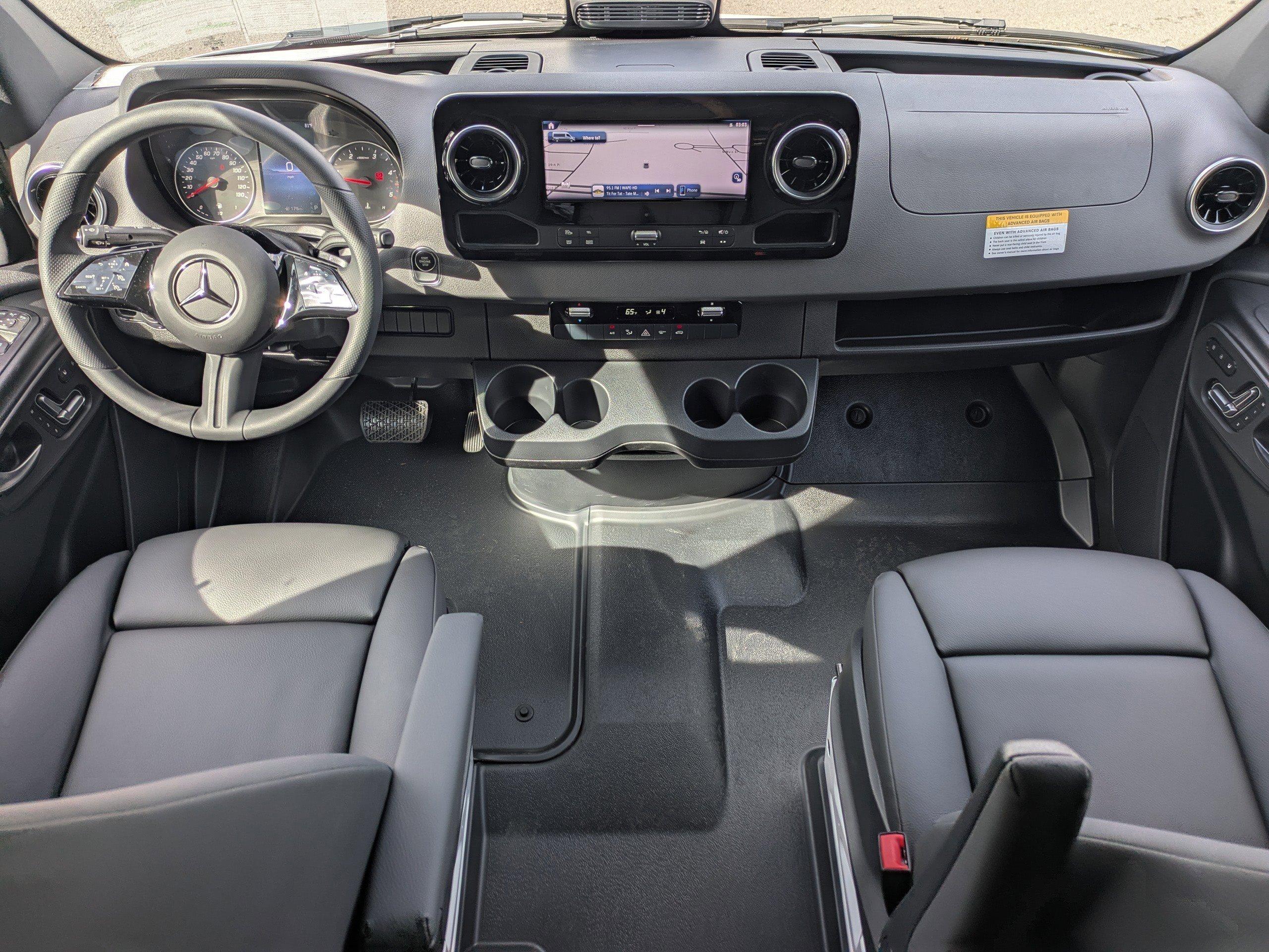 Mercedes-Benz Sprinter Cargo Van Van 144 Wb Awd - Thumbnail 3