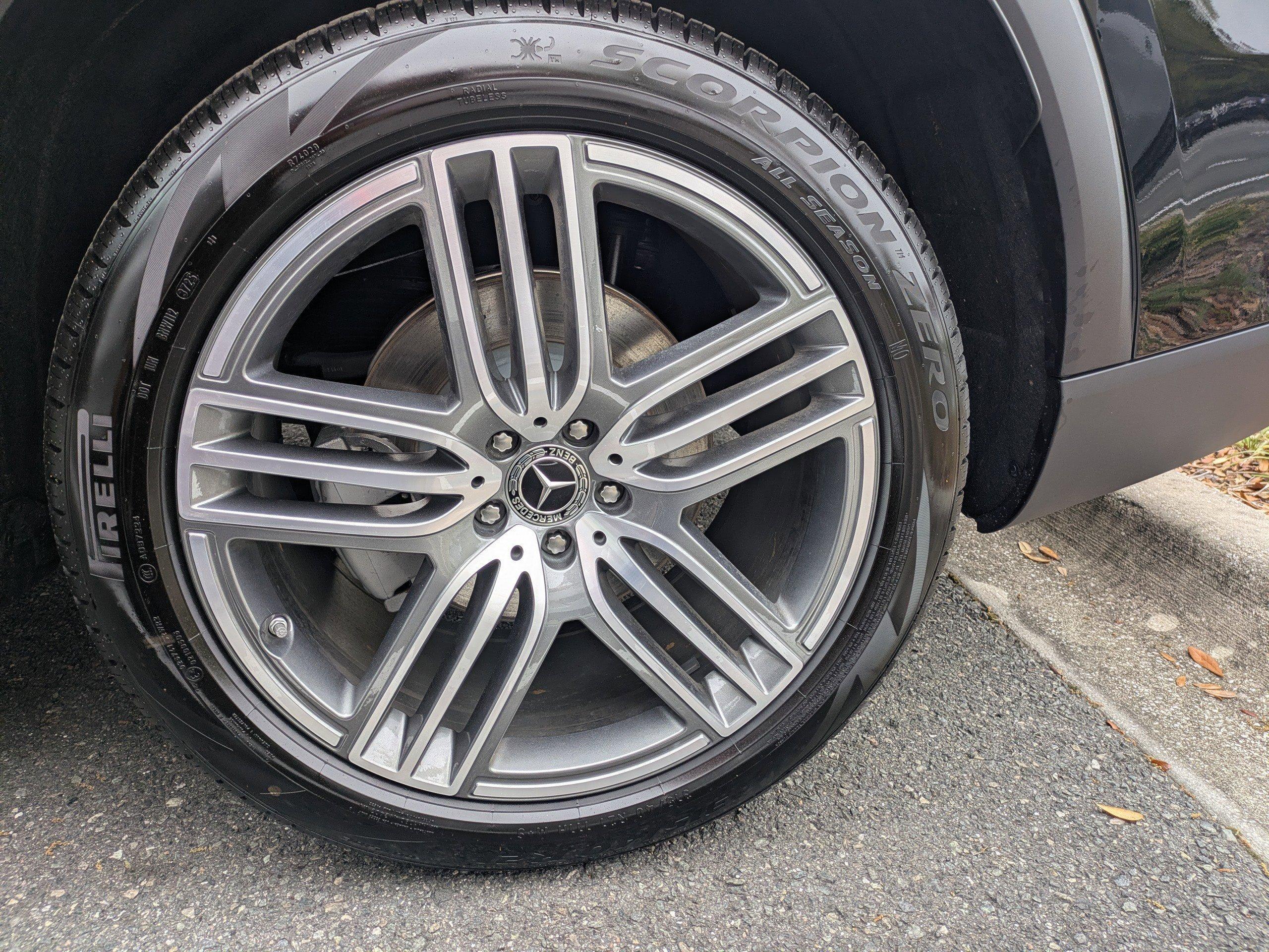 Mercedes-Benz Gls Suv 450 With Navigation & Awd - Thumbnail 11