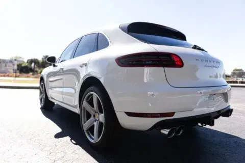 Porsche Macan Turbo Sport Utility 4D - Thumbnail 6