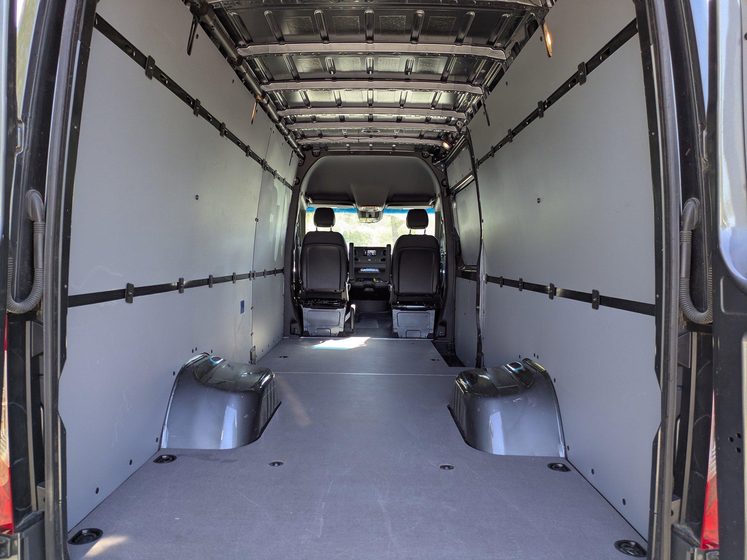 Mercedes-Benz Sprinter Cargo Van Full-Size Cargo 170 Wb Awd - Thumbnail 11
