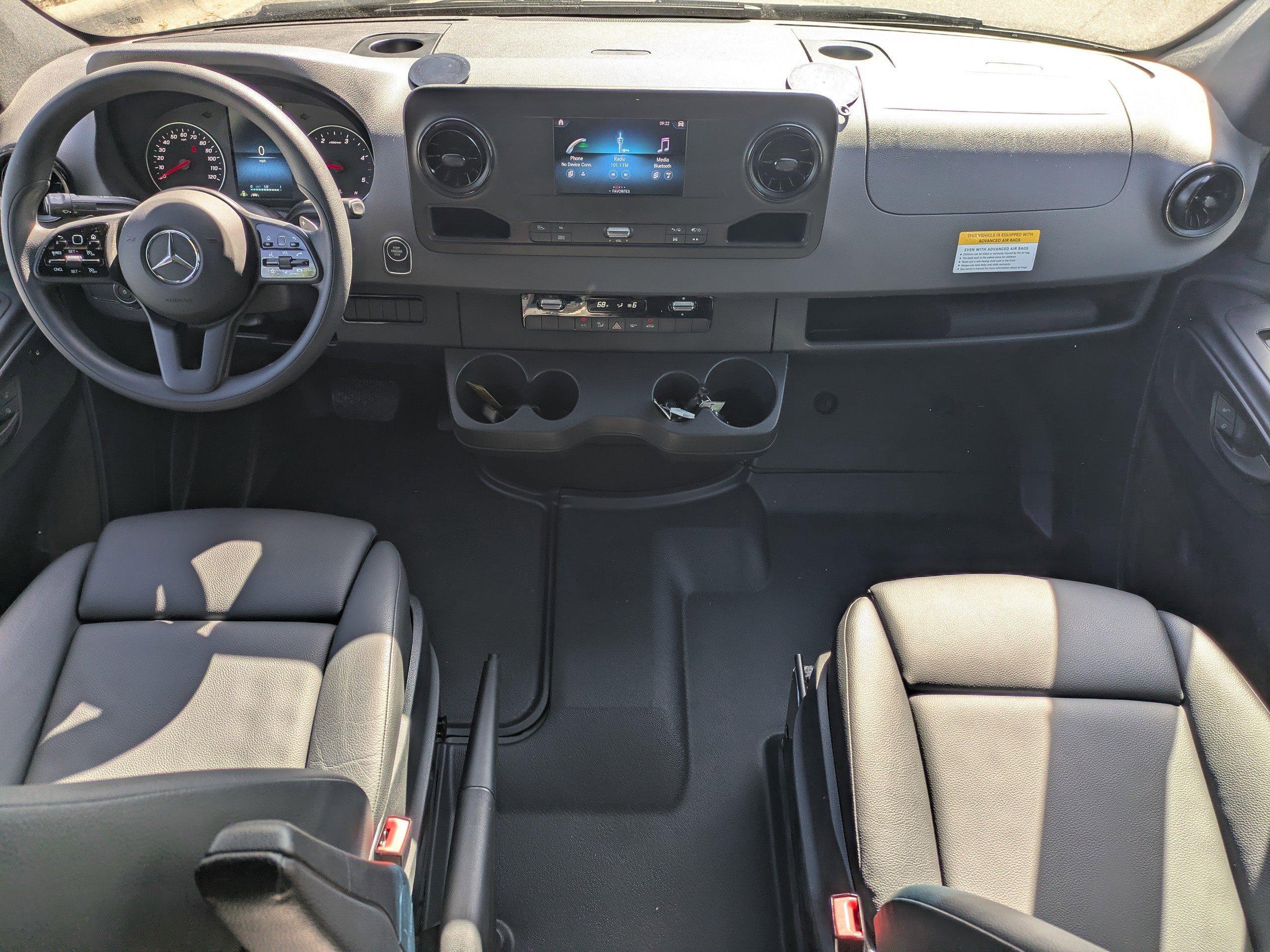 Mercedes-Benz Sprinter Cargo Van Full-Size Cargo 170 Wb Awd - Thumbnail 9