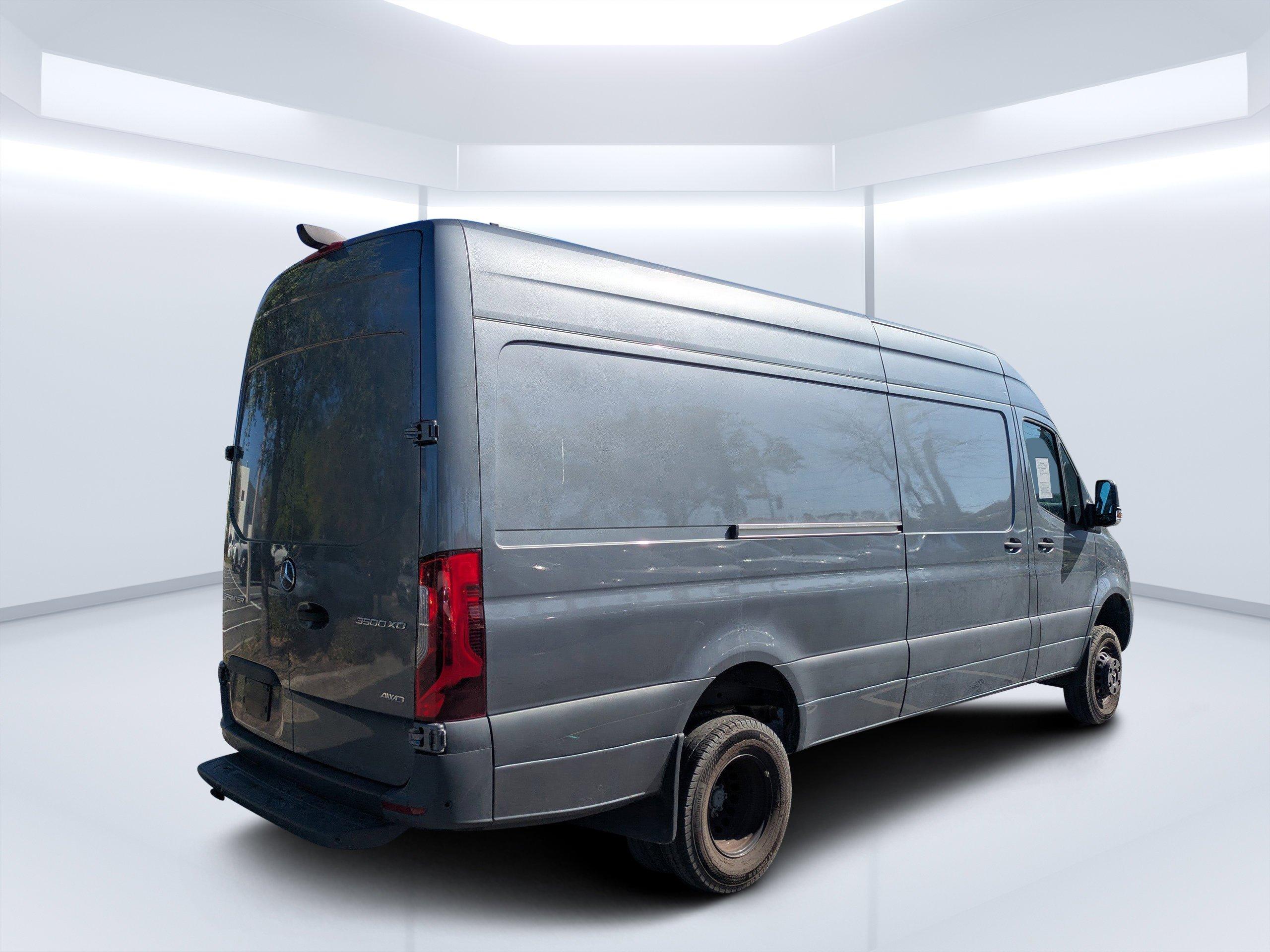 Mercedes-Benz Sprinter Cargo Van Full-Size Cargo 170 Wb Awd - Thumbnail 4
