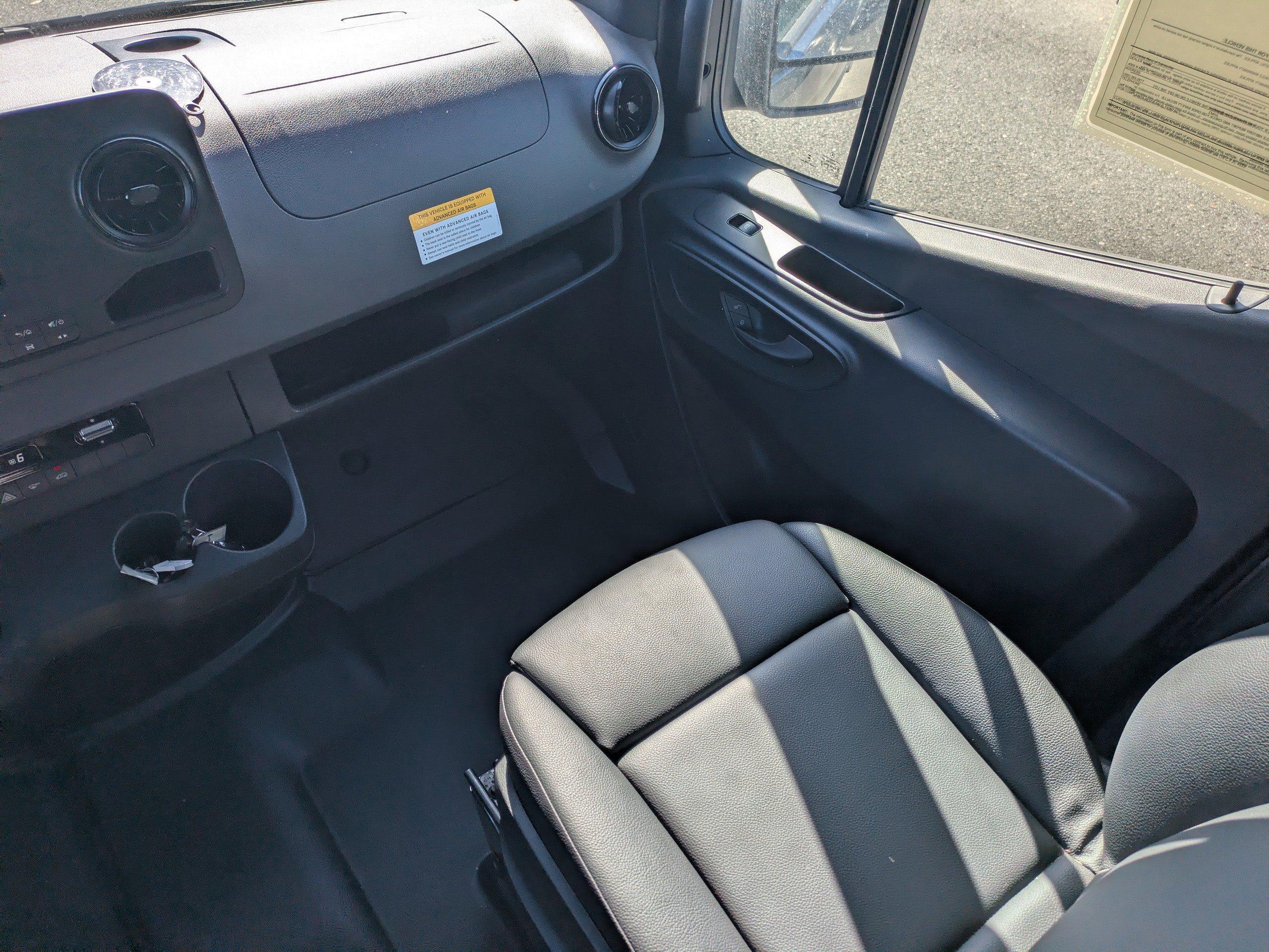 Mercedes-Benz Sprinter Cargo Van Full-Size Cargo 170 Wb Awd - Thumbnail 18