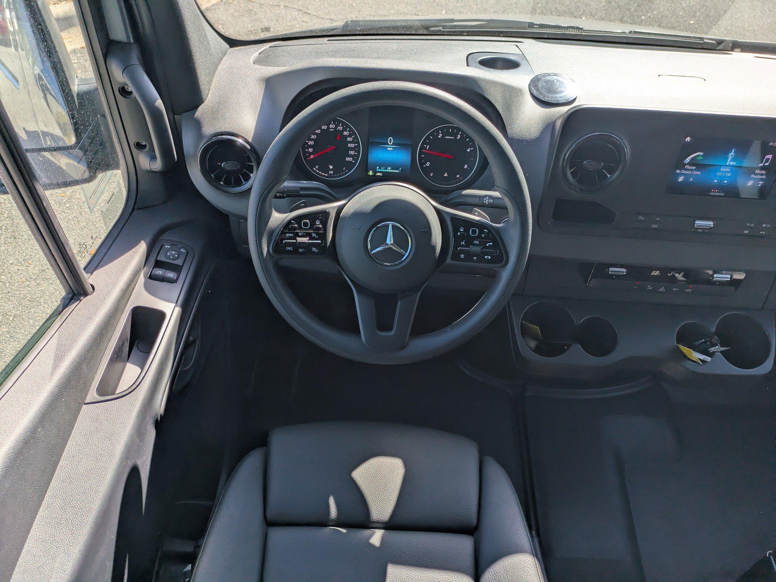 Mercedes-Benz Sprinter Cargo Van Full-Size Cargo 170 Wb Awd - Thumbnail 14