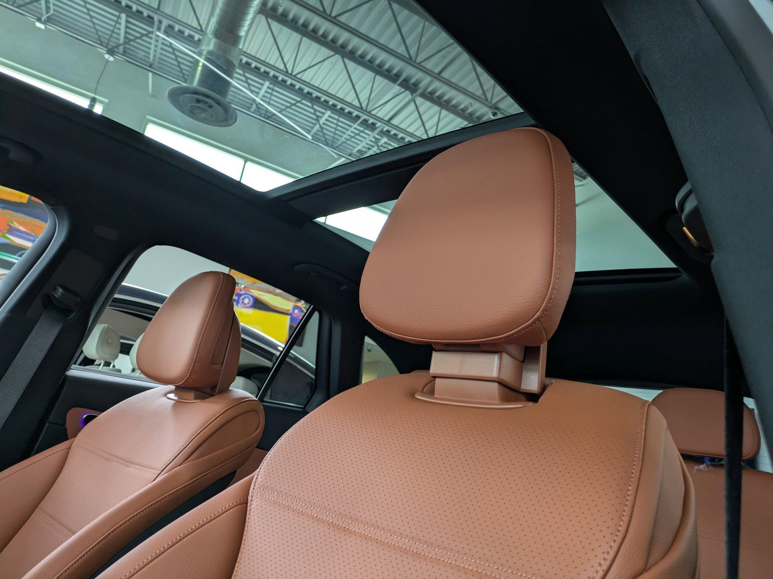 Mercedes-Benz Glc Suv 350 With Navigation & Awd - Thumbnail 5