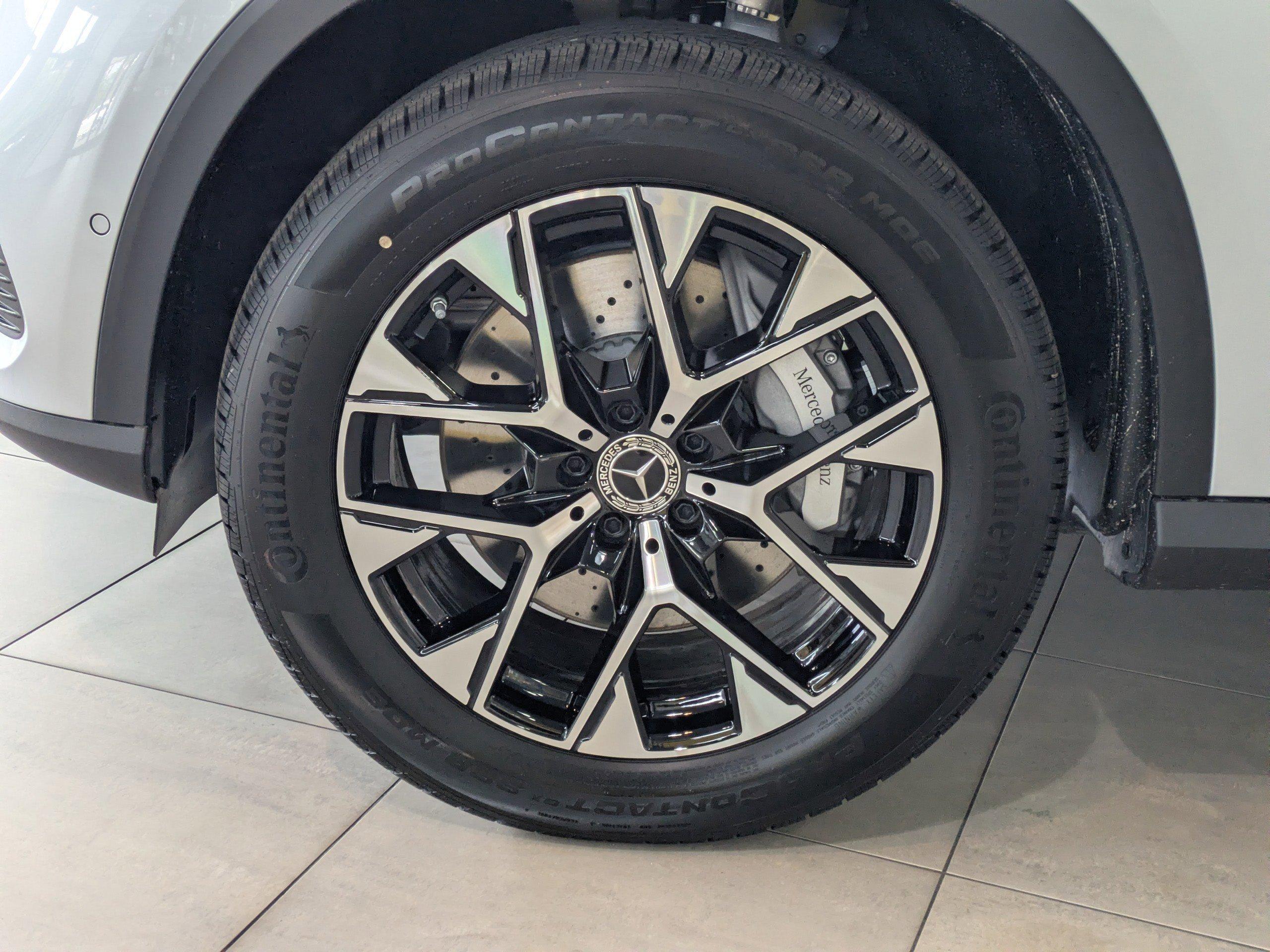 Mercedes-Benz Glc Suv 350 With Navigation & Awd - Thumbnail 4