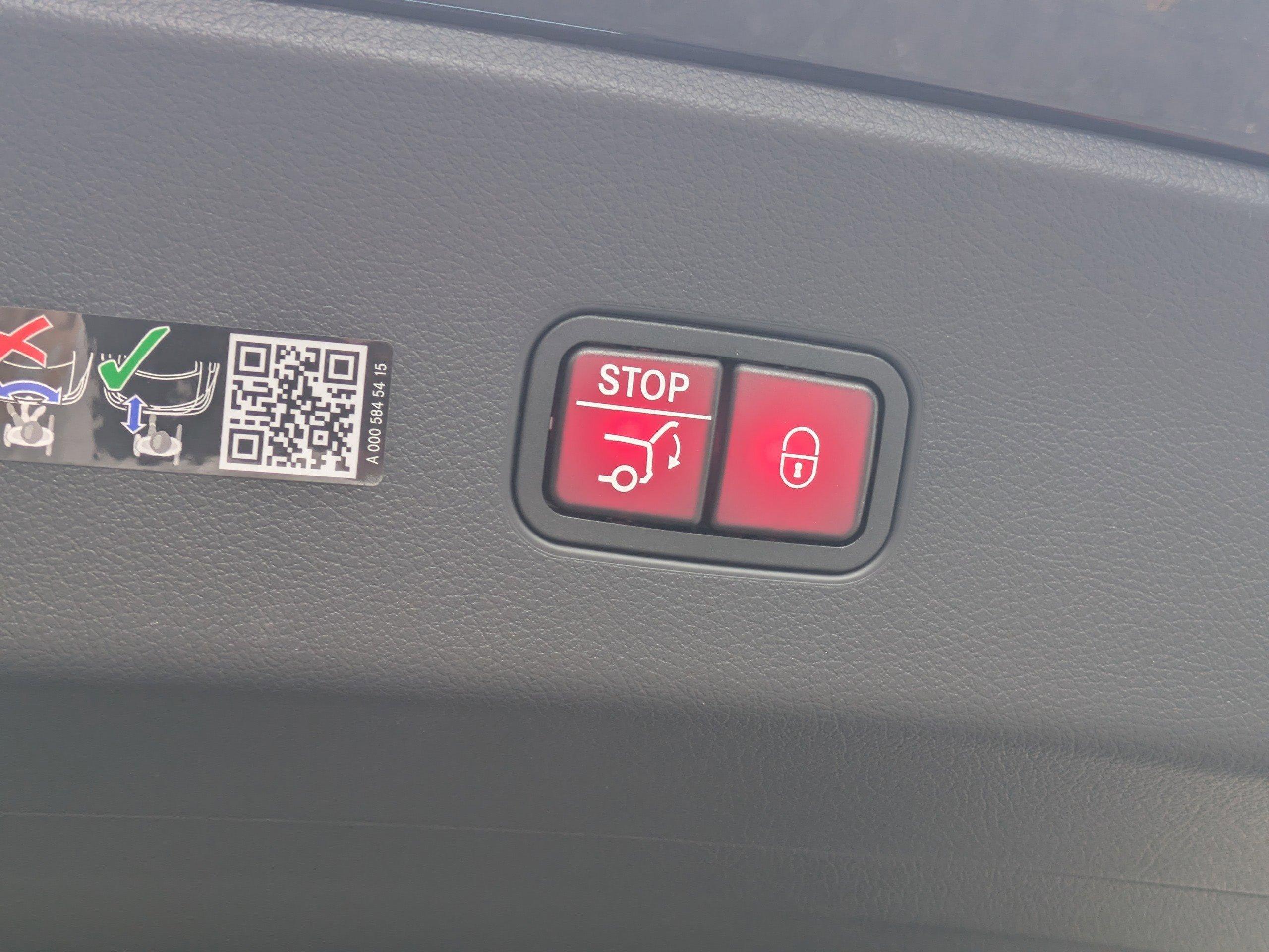 Mercedes-Benz Glc Suv 300 With Navigation & Awd - Thumbnail 14