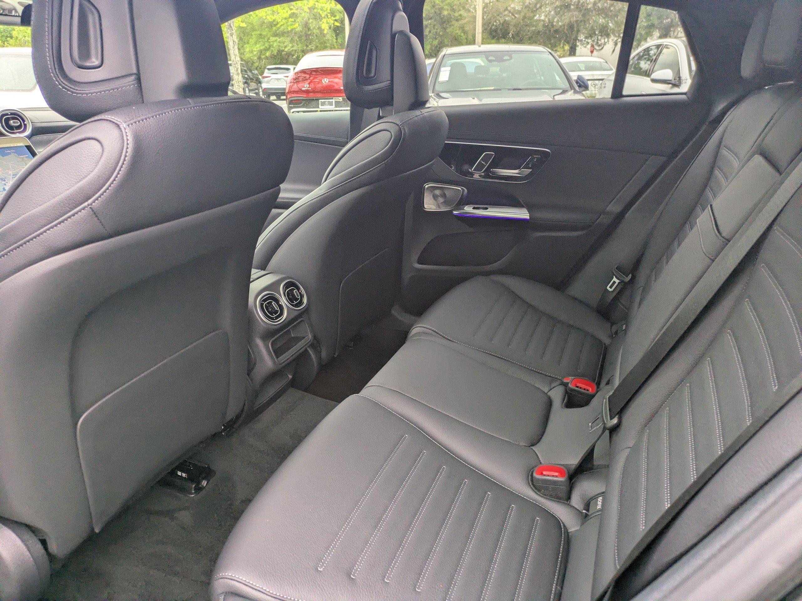 Mercedes-Benz Glc Suv 300 With Navigation & Awd - Thumbnail 16