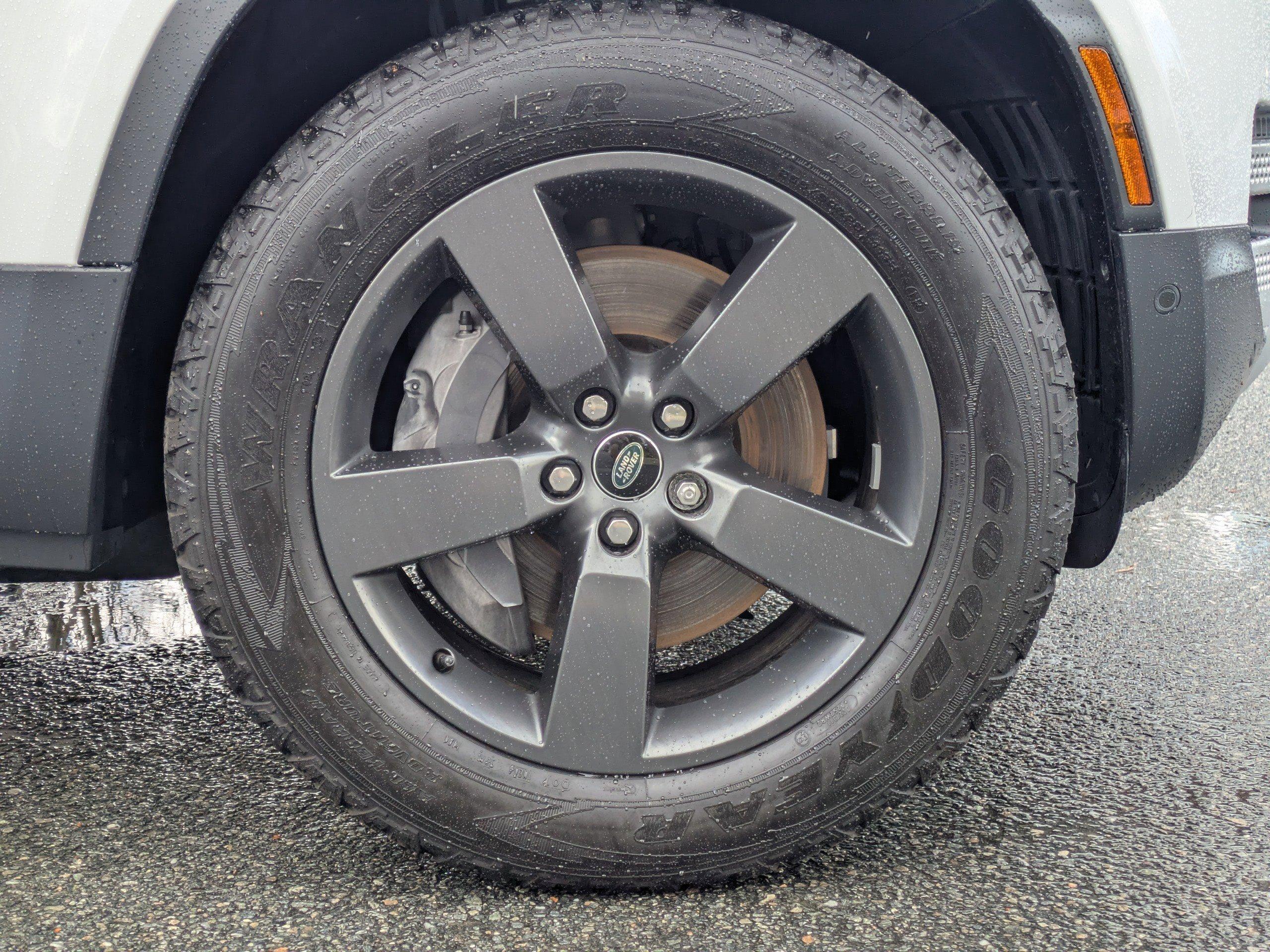 Land Rover Defender Sport Utility Se With Navigation & Awd - Thumbnail 4