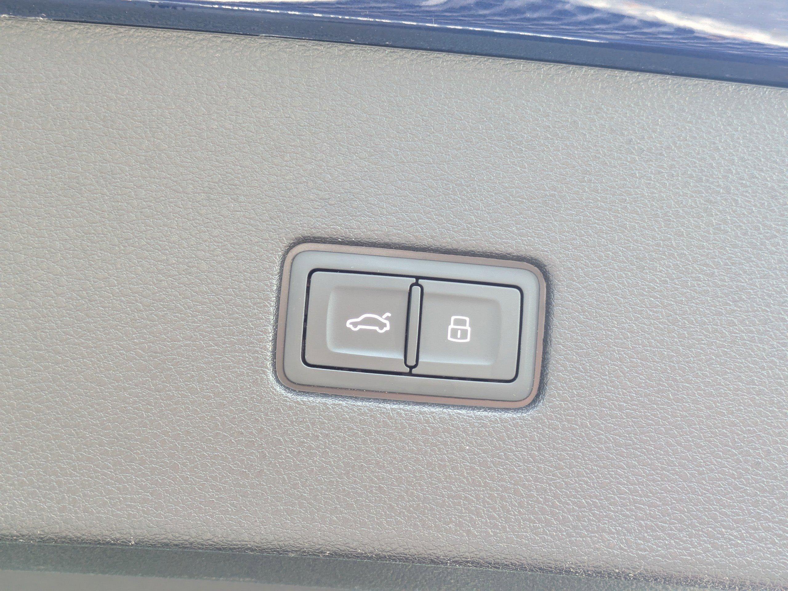 Audi Q8 Sport Utility Premium Plus With Navigation & Awd - Thumbnail 15