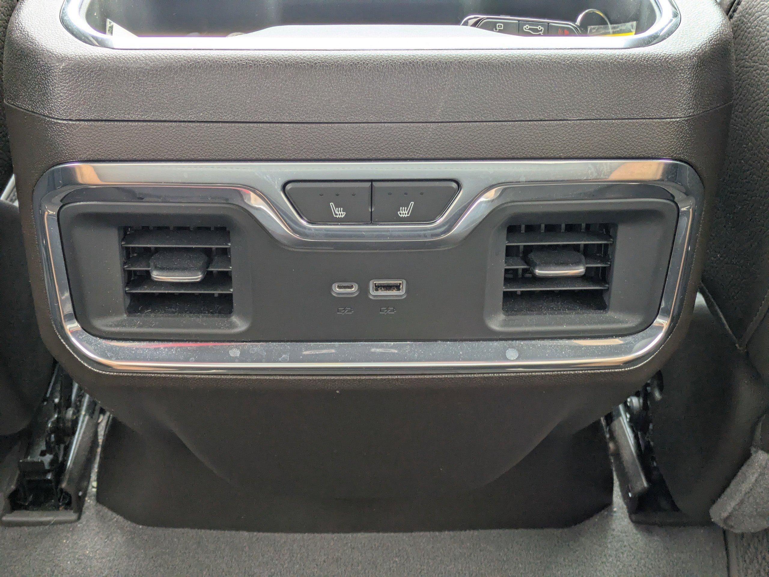 Gmc Sierra 1500 Crew Cab Pickup Denali With Navigation & 4Wd - Thumbnail 17