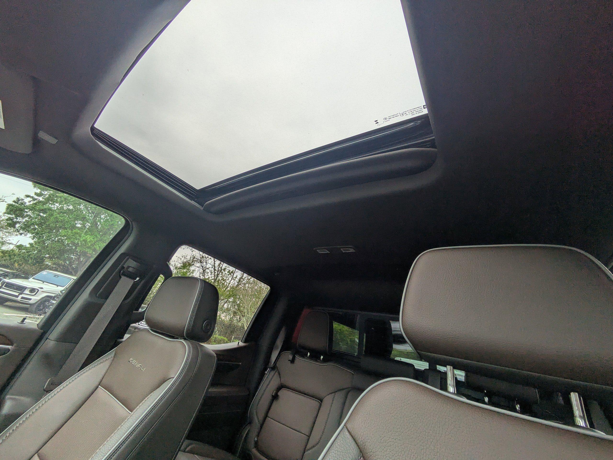 Gmc Sierra 1500 Crew Cab Pickup Denali With Navigation & 4Wd - Thumbnail 12