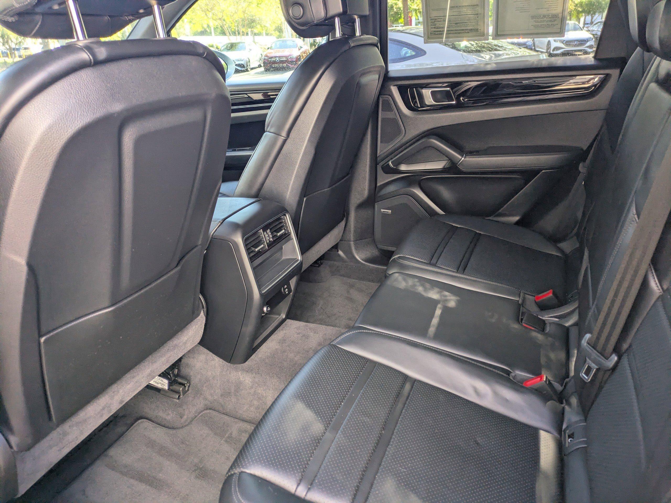 Porsche Cayenne Sport Utility Base With Navigation & Awd - Thumbnail 16