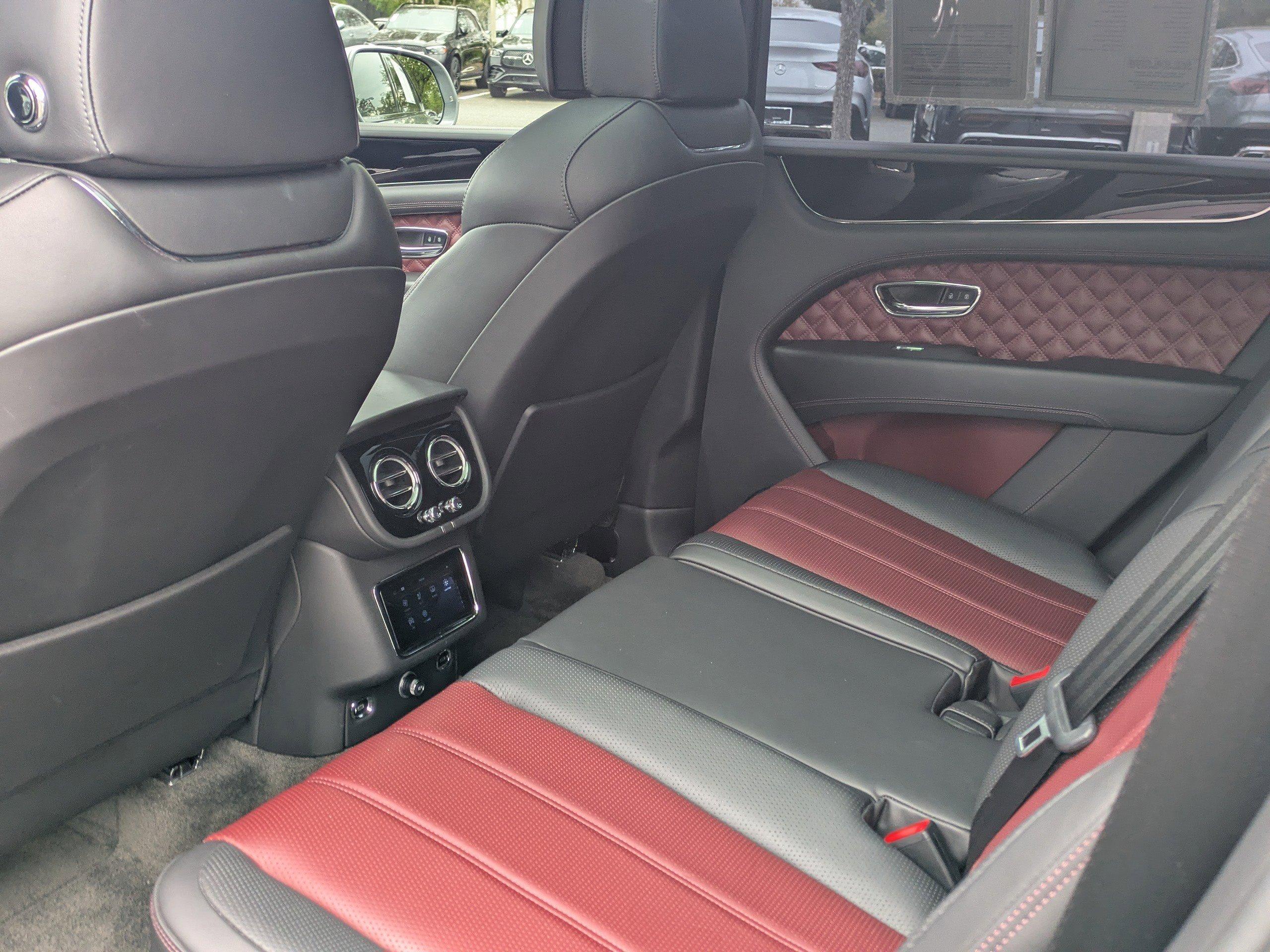 Bentley Bentayga Sport Utility V8 With Navigation & Awd - Thumbnail 16