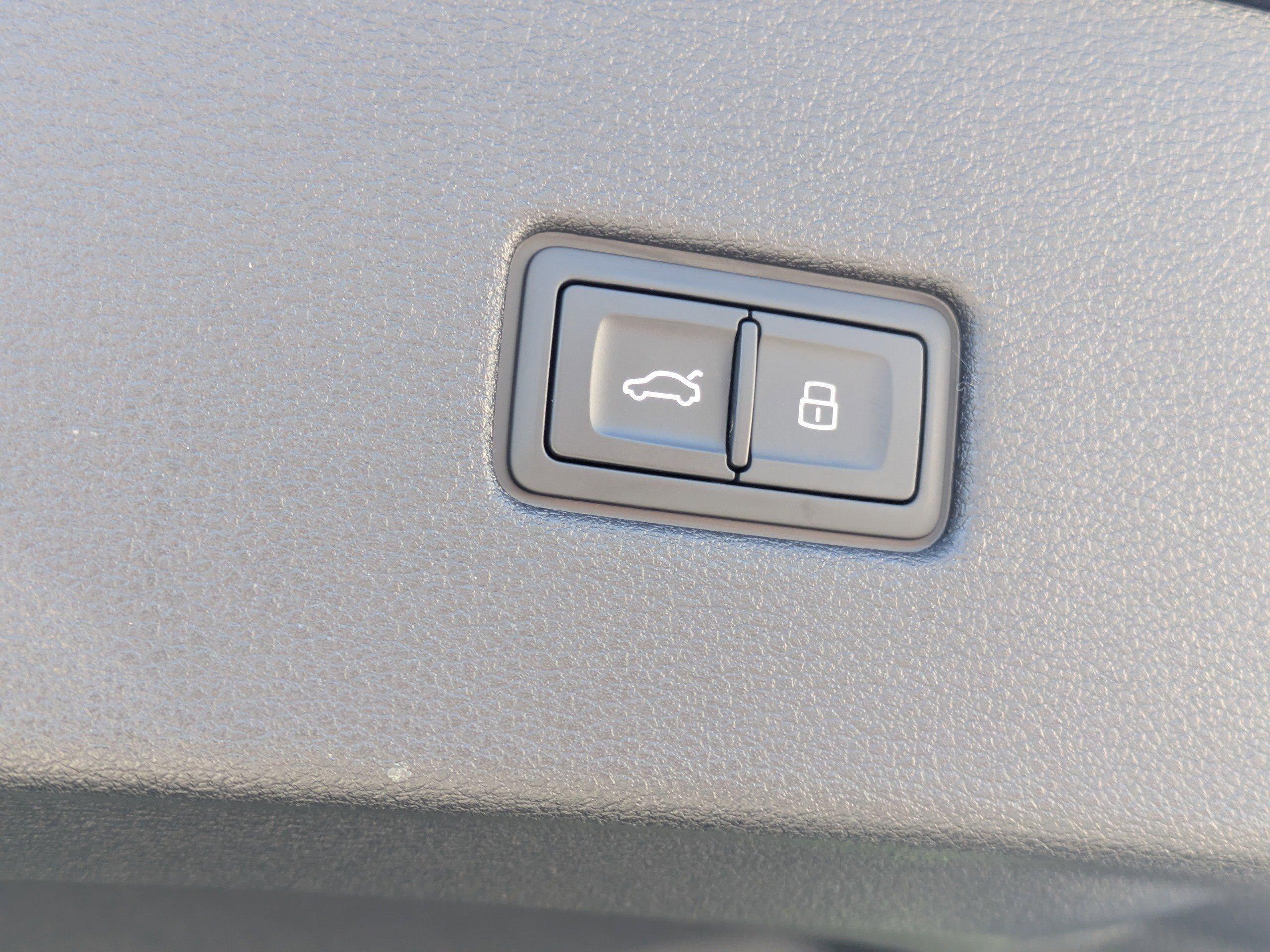 Audi Rs Q8 Sport Utility Performance With Navigation & Awd - Thumbnail 14