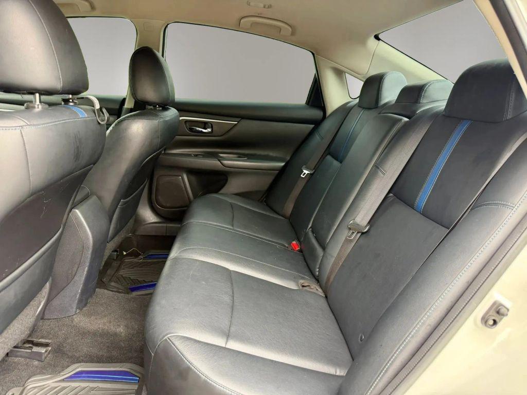 Nissan Altima - Thumbnail 13