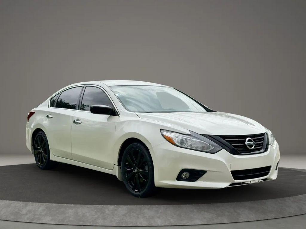 Nissan Altima - Thumbnail 5