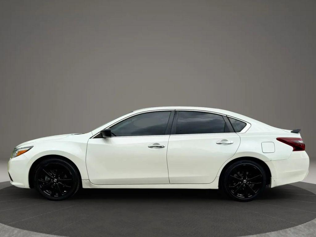 Nissan Altima - Thumbnail 10