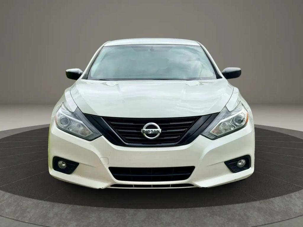 Nissan Altima - Thumbnail 4