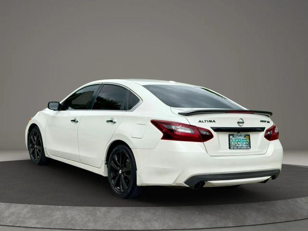 Nissan Altima - Thumbnail 9