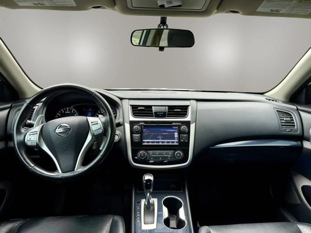 Nissan Altima - Thumbnail 16