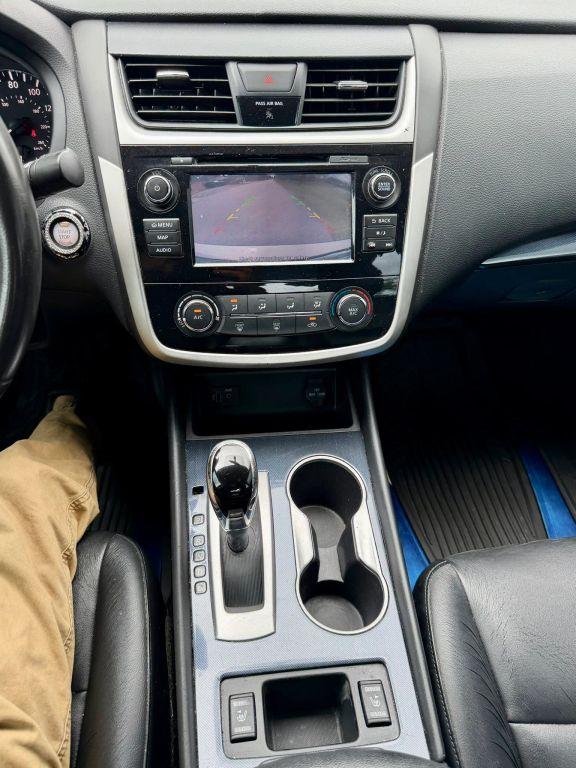 Nissan Altima - Thumbnail 2