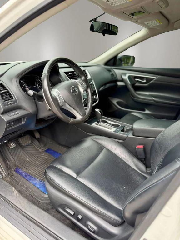 Nissan Altima - Thumbnail 11