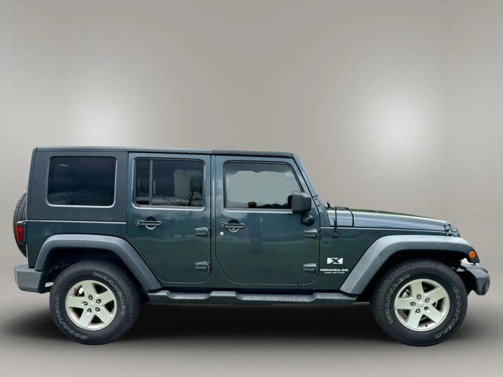 Jeep Wrangler - Thumbnail 6
