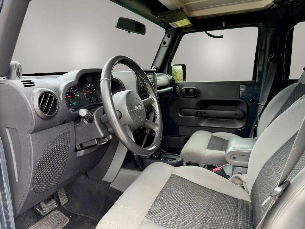 Jeep Wrangler - Thumbnail 11