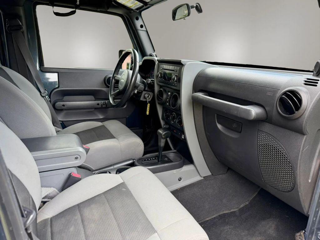 Jeep Wrangler - Thumbnail 16