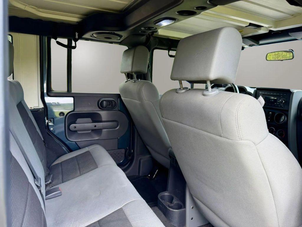 Jeep Wrangler - Thumbnail 15