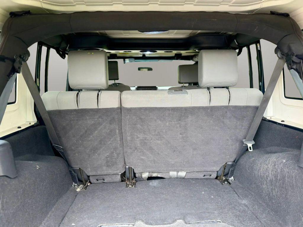 Jeep Wrangler - Thumbnail 14