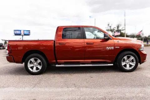 Ram 1500 Crew Cab Sport Pickup 4D 5 1/2 Ft - Thumbnail 4