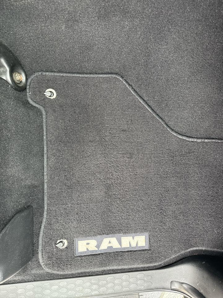 Ram 1500 Classicexpress 4X4 Crew Cab 5'7" Box - Thumbnail 12