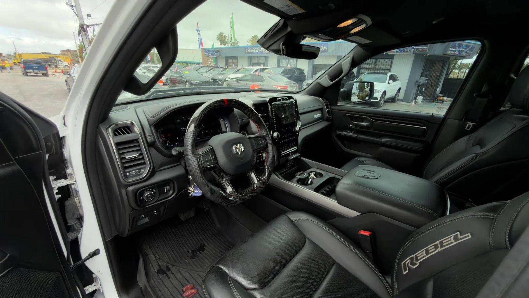 Ram 1500 Crew Cab - Thumbnail 3