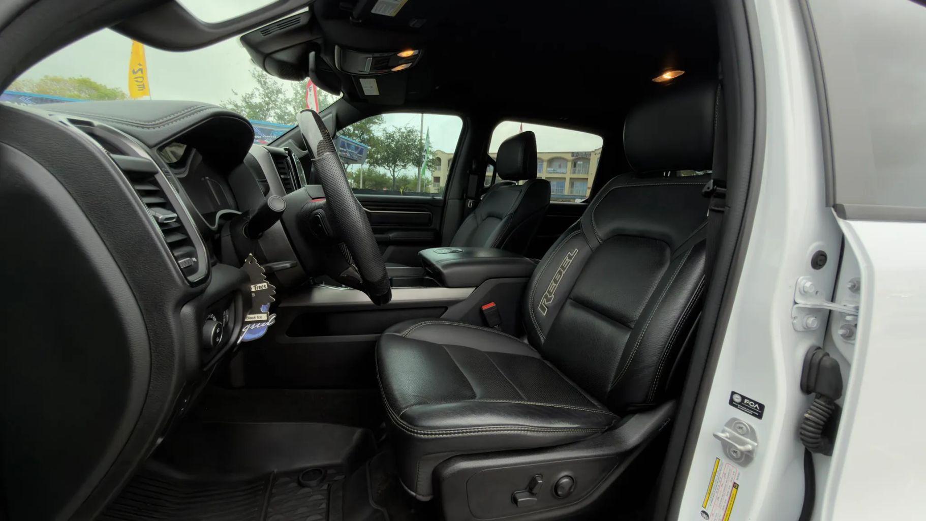 Ram 1500 Crew Cab - Thumbnail 2