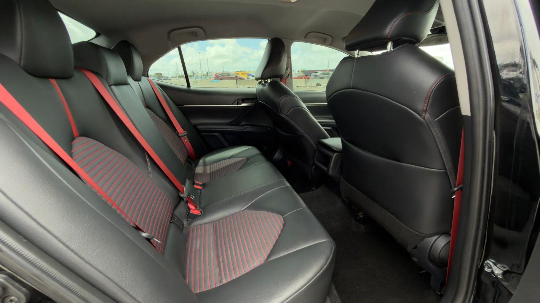 Toyota Camry - Thumbnail 17