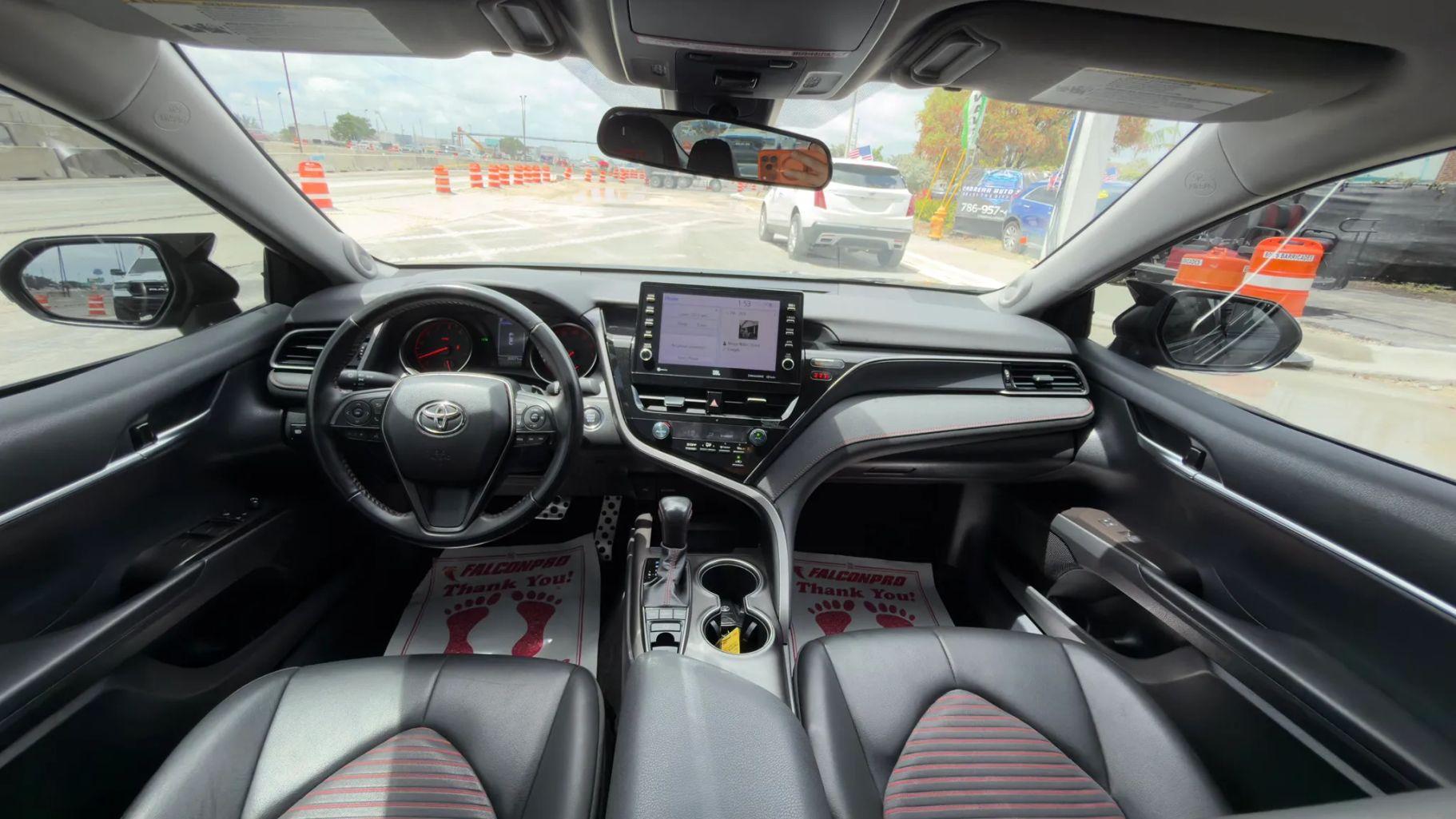 Toyota Camry - Thumbnail 18