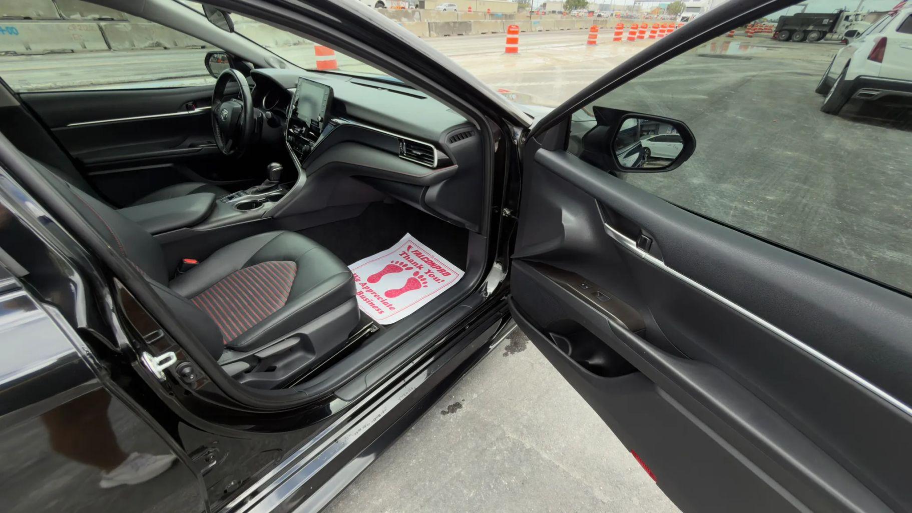 Toyota Camry - Thumbnail 15