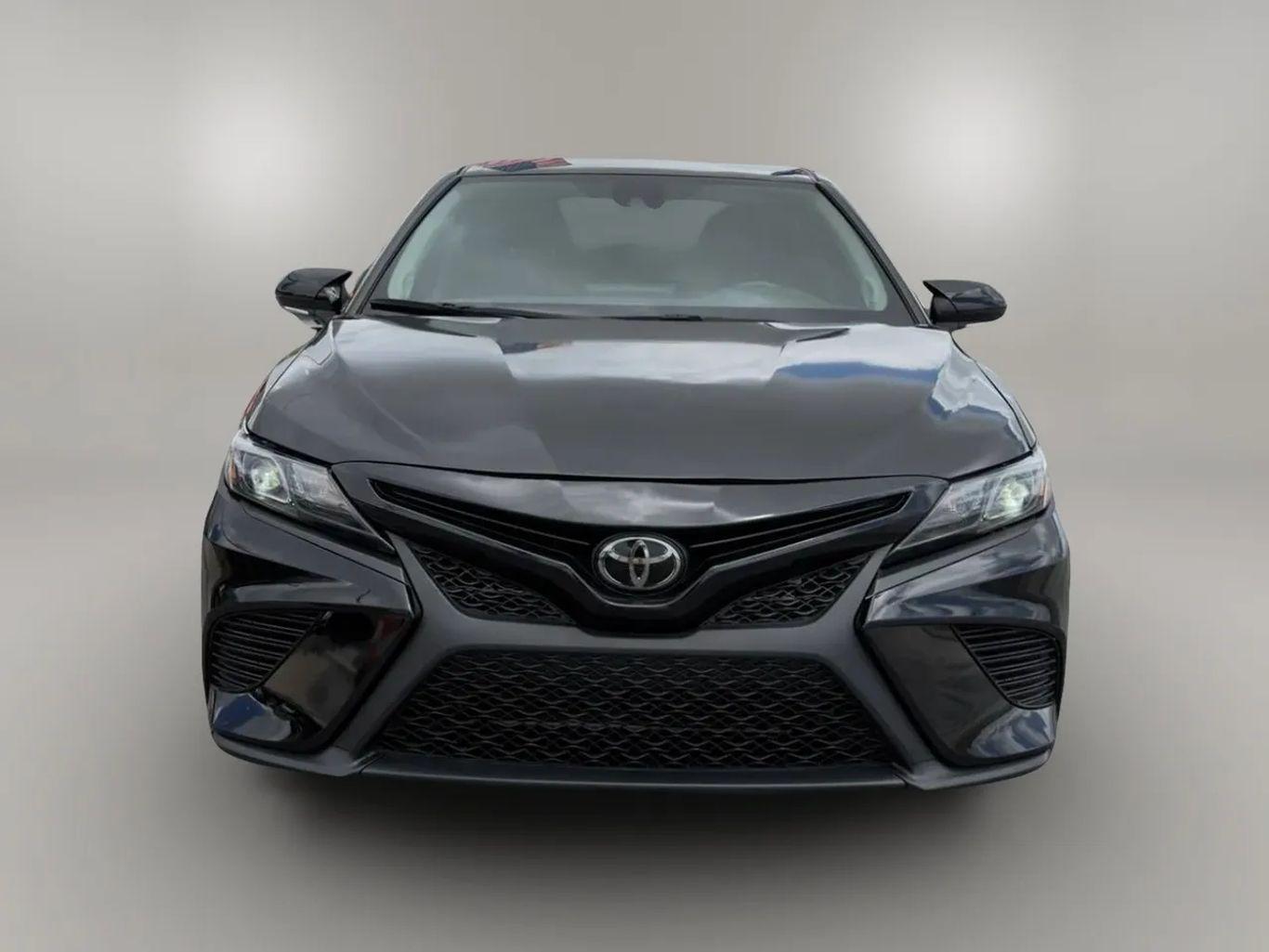 Toyota Camry - Thumbnail 9