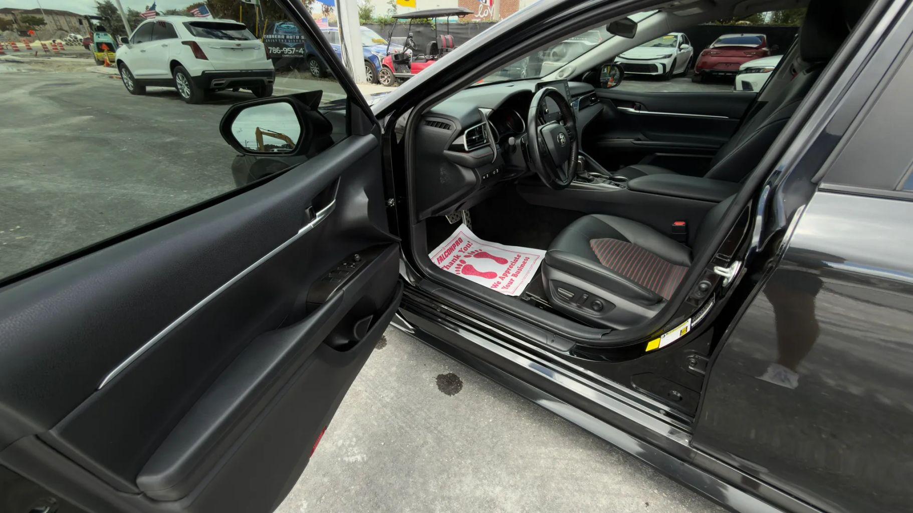 Toyota Camry - Thumbnail 3