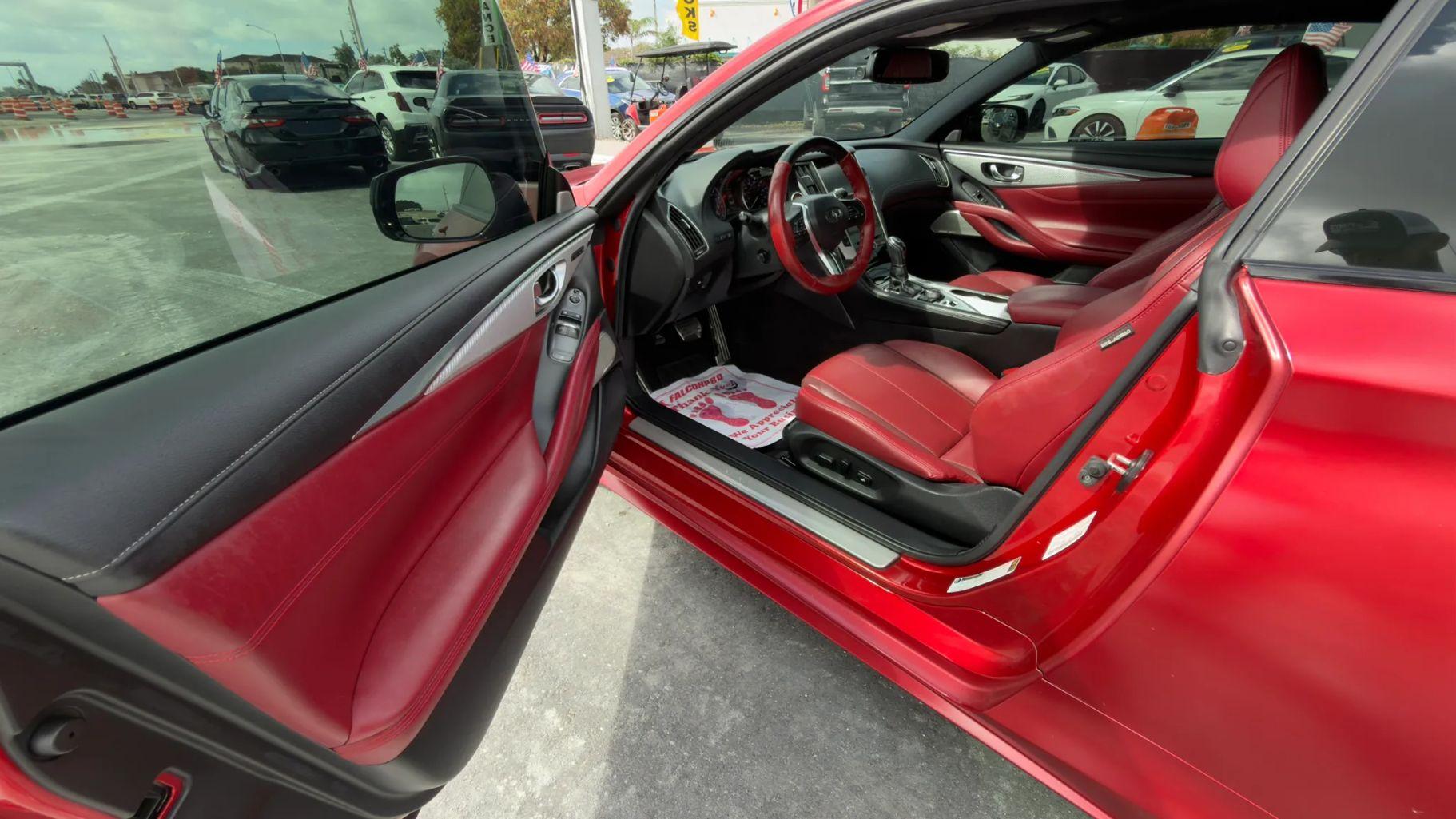 Infiniti Q60 - Thumbnail 2