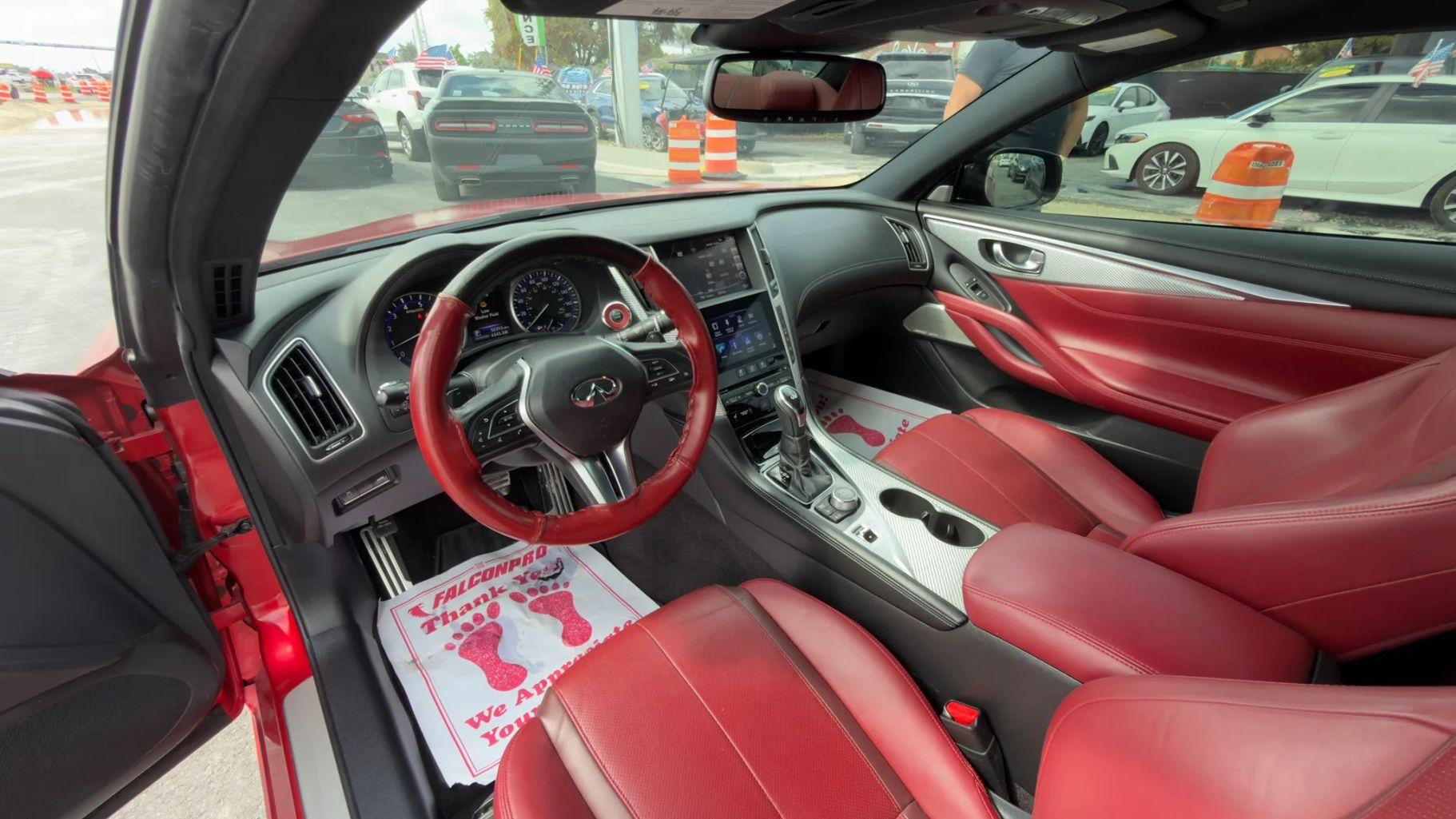 Infiniti Q60 - Thumbnail 3