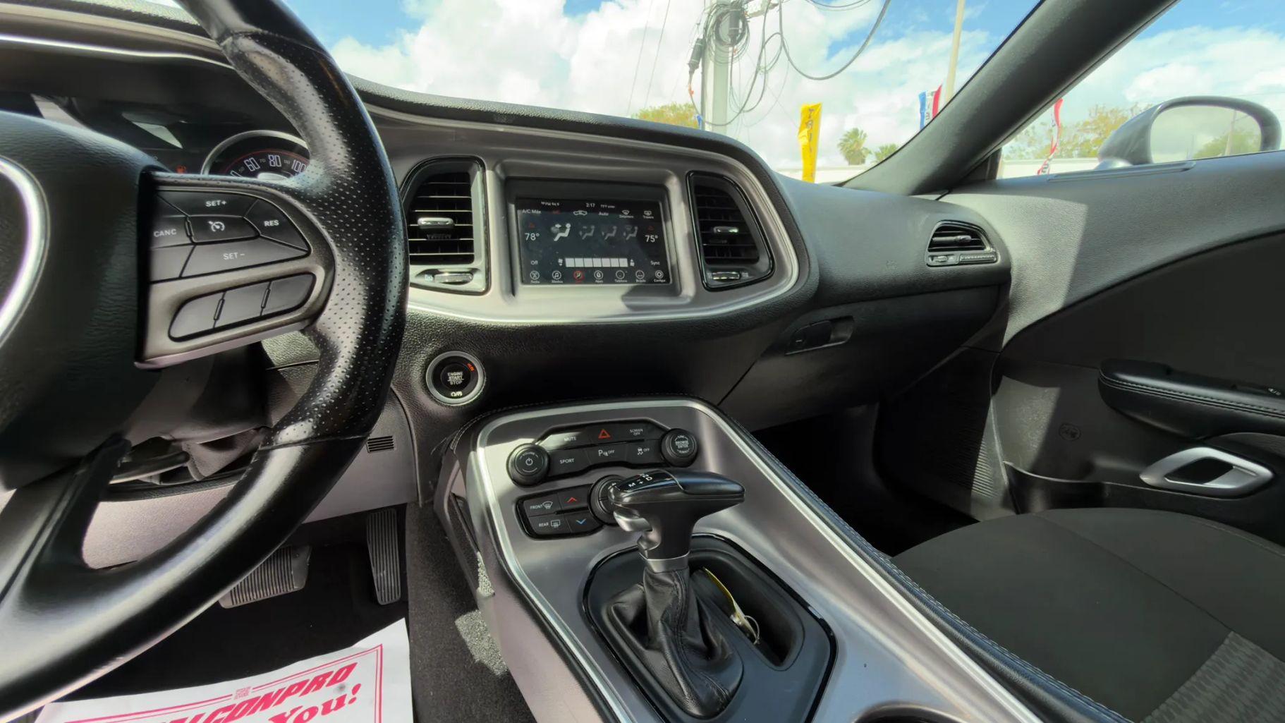 Dodge Challenger - Thumbnail 4