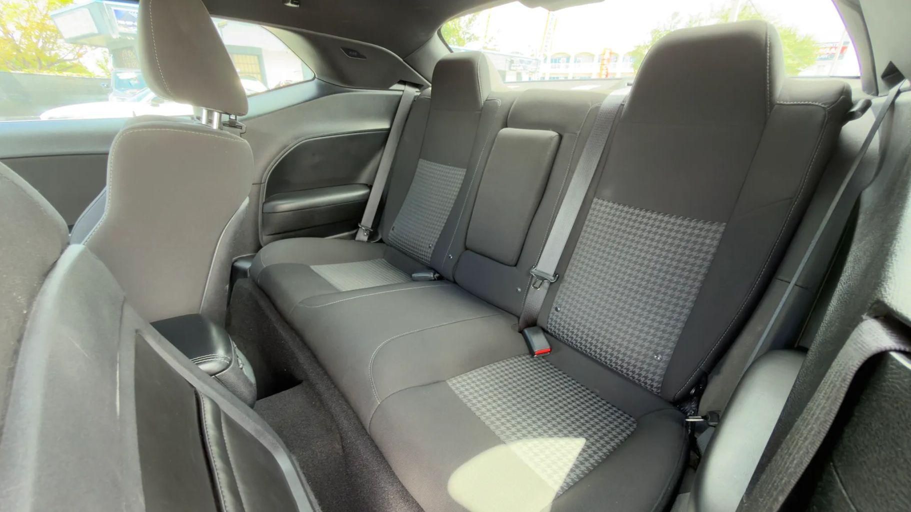 Dodge Challenger - Thumbnail 2