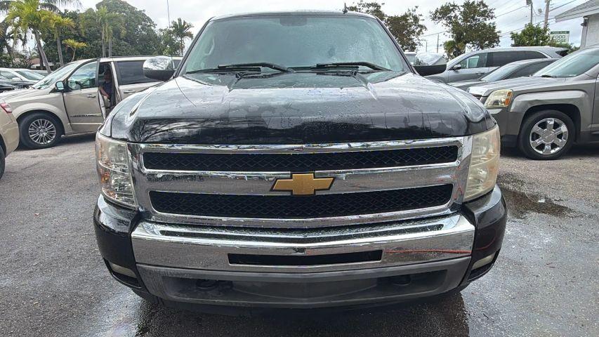 Chevrolet Silverado 1500 Extended Cab - Thumbnail 3